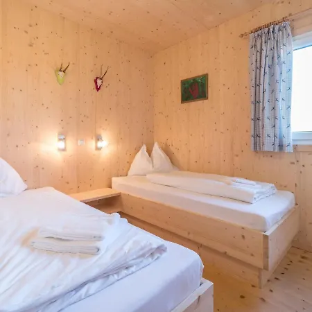 シャレー Scenic Chalet In Sankt Georgen On Slopes ザンクト・ローレンツェン・オプ・ムーラウ