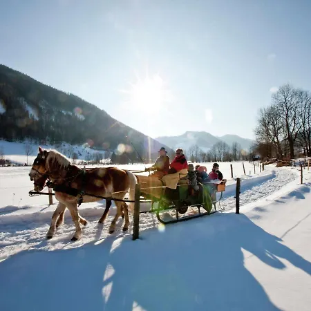 Scenic Chalet In Sankt Georgen On Slopes ザンクト・ローレンツェン・オプ・ムーラウ