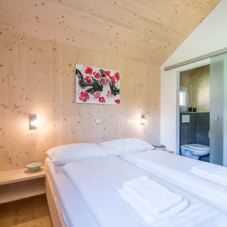 Scenic Chalet In Sankt Georgen On Slopes ザンクト・ローレンツェン・オプ・ムーラウ
